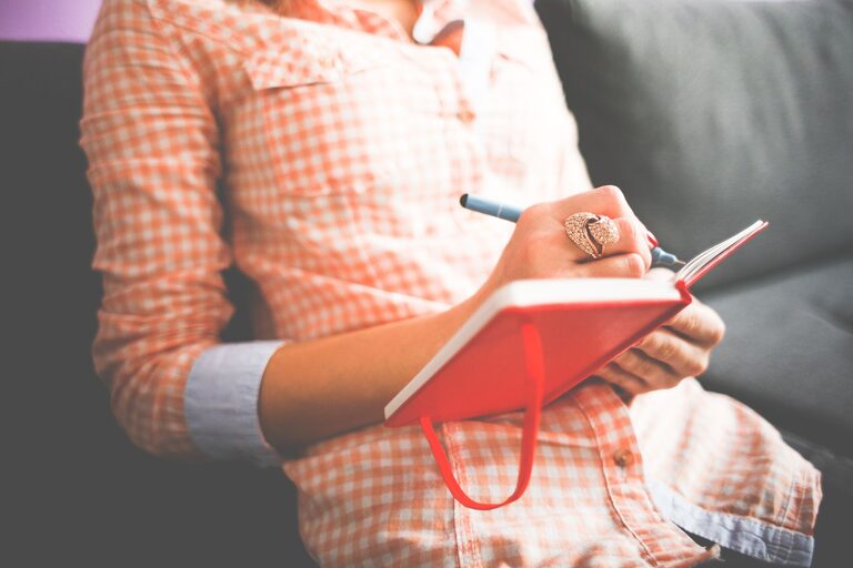 Beginner Guide to Journaling Every Day: Tips and Benefits